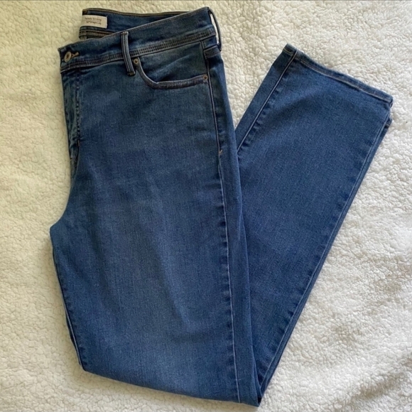 Levi’s Perfectly Slimming 512 Straight Leg Jeans Women's 12 Medium Wash EUC - Picture 2 of 10